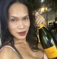 Maria Lilac - Transsexual escort in Manila