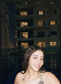 Maria - puta in Dubai Photo 6 of 8