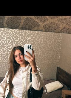 Maria - escort in Dubai Photo 3 of 10