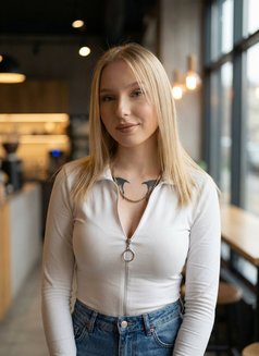 Lika - escort in Hong Kong Photo 3 of 6