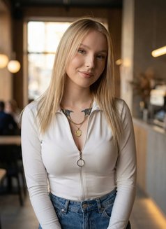 Lika - escort in Hong Kong Photo 4 of 6