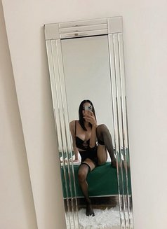 Maria - Transsexual escort in Muscat Photo 4 of 4