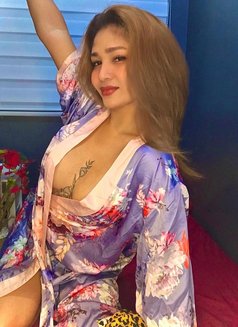 Maria Xxx - Transsexual escort in Singapore Photo 5 of 14