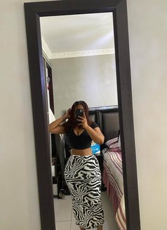 Mariah - puta in Noida Photo 3 of 3