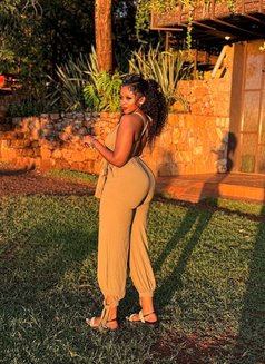 Mariah - escort in Noida Photo 2 of 3