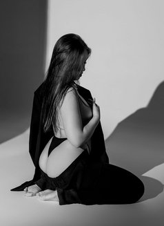 Mariam - escort in Al Manama Photo 16 of 23