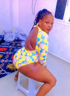 Mariam - puta in Muscat Photo 2 of 3