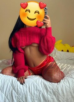 Candy - escort in Nairobi Photo 2 of 6