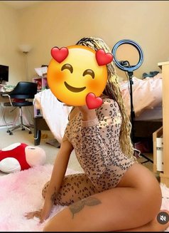 Candy - escort in Nairobi Photo 5 of 6