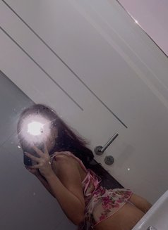 Mariam - companion in Al Manama Photo 5 of 8