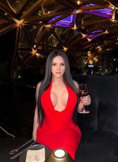 Mariam - Transsexual escort in Abu Dhabi Photo 2 of 8