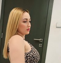 Mariana - puta in Abu Dhabi Photo 3 of 4