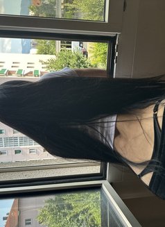 Mariana - puta in Al Manama Photo 1 of 13