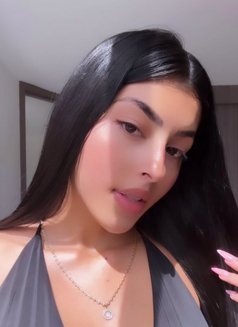 Mariana - puta in Al Manama Photo 2 of 13