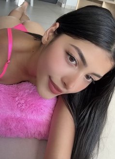 Mariana - puta in Al Manama Photo 6 of 13