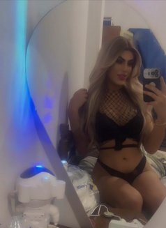 Mariana - Transsexual escort in Beirut Photo 8 of 9