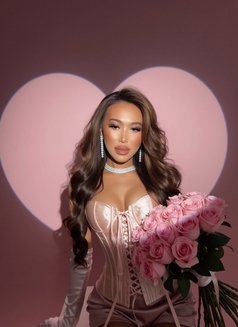 Mariana Mi - Transsexual escort in Al Manama Photo 10 of 11