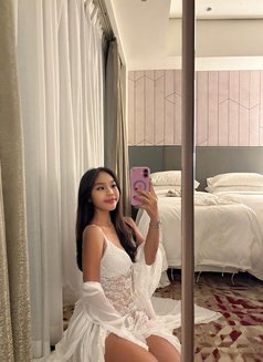 Marie - escort in Hong Kong Photo 6 of 8