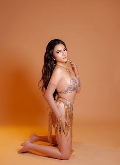 Marie - escort in Singapore Photo 6 of 8