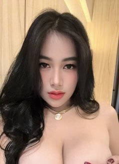 Marie - escort in Singapore Photo 5 of 7