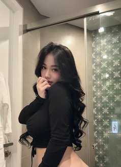 Marie - escort in Singapore Photo 6 of 7