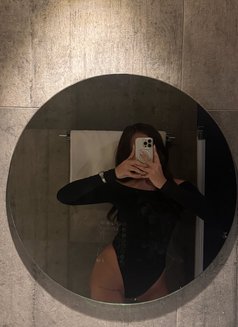 Marieee - escort in Seoul Photo 5 of 12