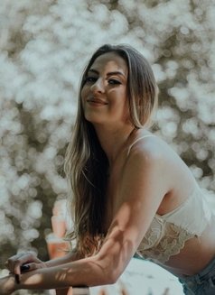 Maries - escort in Kuwait Photo 19 of 22