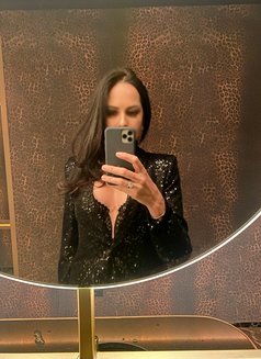 Helena - escort in Hong Kong Photo 7 of 12