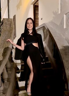 Helena - escort in Hong Kong Photo 8 of 12