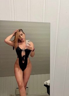 Marina - escort in Paris Photo 2 of 3