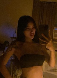 Marina Kardashian - puta in Manila Photo 5 of 5