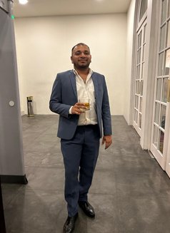 Mario - Male escort in Colombo Photo 2 of 3