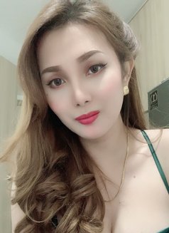 Claudia - puta in Makati City Photo 4 of 15