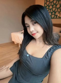 Marisha - puta in Singapore Photo 1 of 7