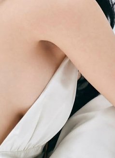 Mariya - escort in Hong Kong Photo 3 of 6