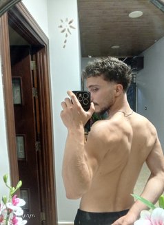 MARK - Acompañantes masculino in Beirut Photo 5 of 6