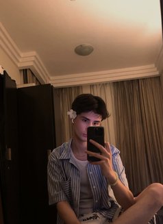 Mark - Male companion in Dubai Photo 3 of 13