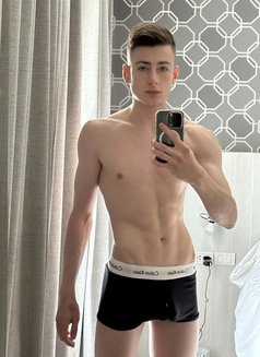 Mark - Male escort in Doha Photo 5 of 5