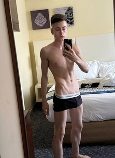 Mark 🥀 - Male escort in Riyadh Photo 2 of 7