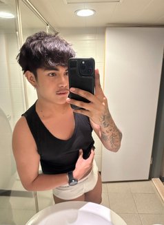 Markus - Male escort in Macao Photo 7 of 12