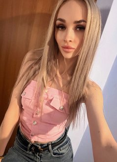 Marla - escort in Dubai Photo 4 of 9