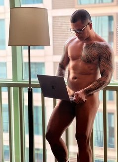 Marlawxxx - Male escort in Dubai Photo 2 of 3
