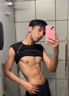 Maroon - Male escort in New Delhi Photo 1 of 5