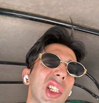 Maroon - Male escort in New Delhi