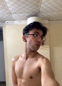 Maroon - Male escort in New Delhi Photo 3 of 5