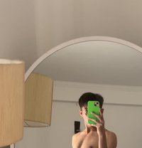 Maroon - Male escort in New Delhi
