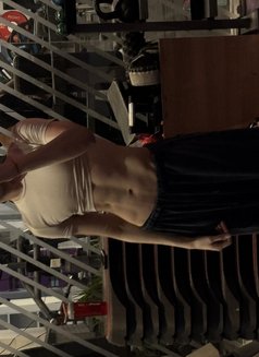 Maroon - Acompañantes masculino in New Delhi Photo 4 of 6