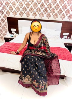 Married Couple - puta in Gurgaon Photo 3 of 10