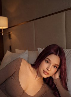 Marry - puta in Dubai Photo 1 of 6