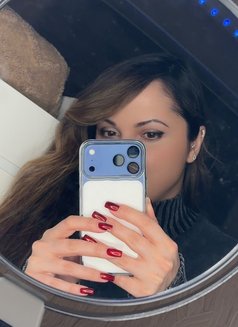 Karina - escort in Dubai Photo 5 of 7